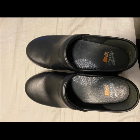 Women’s 38 dansko clogs - Picture 4 of 6